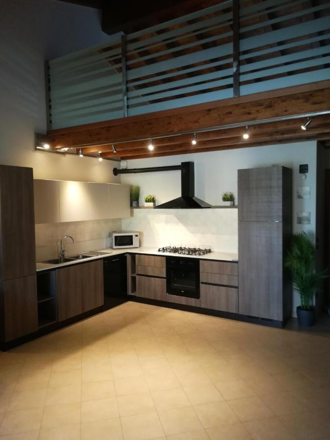 Casa Lorena เดเซนซาโนเดลการ์ดา ภายนอก รูปภาพ